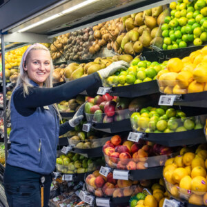 Uudistuneen kaupan tilat ovat aiempaa avarammat ja valoisammat sekä selkeämmin osastoidut.  Asiakkaat ovat toivoneet toista sisäänkäyntiä myymälään juomaosaston päähän ja tämä toive on nyt toteutunut. Kassa-alueet ovat väljempiä ja kassojen määrää on lisätty. Myös toinen pikakassa-alue on saatu Prisma Raudan päähän myymälää. 